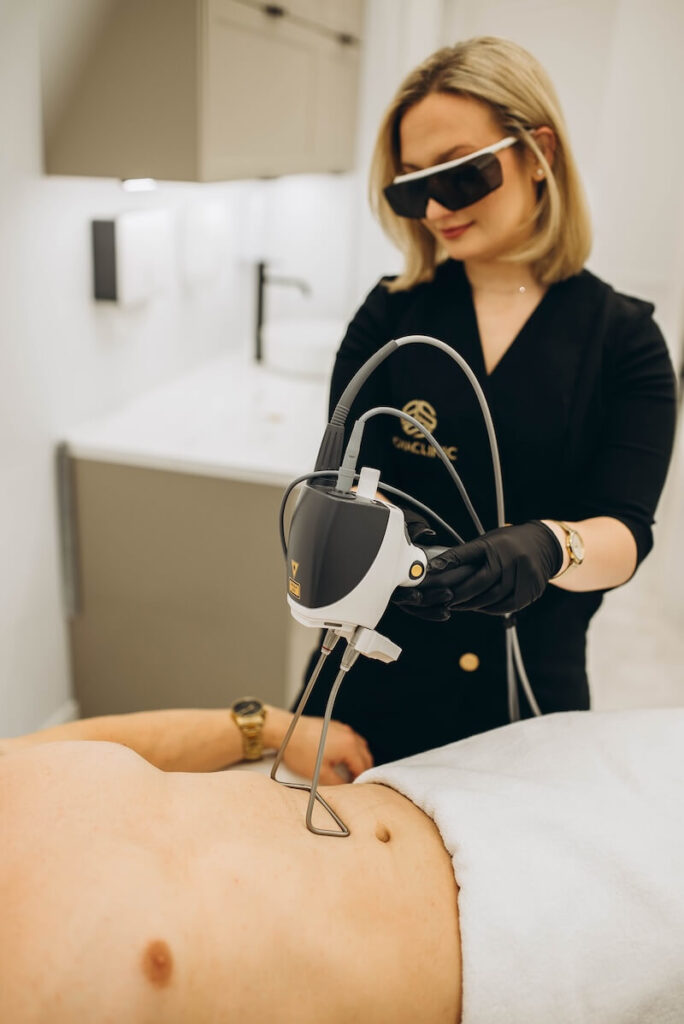 Usuwanie laserowo brzucha i boczków |BoyaClinic