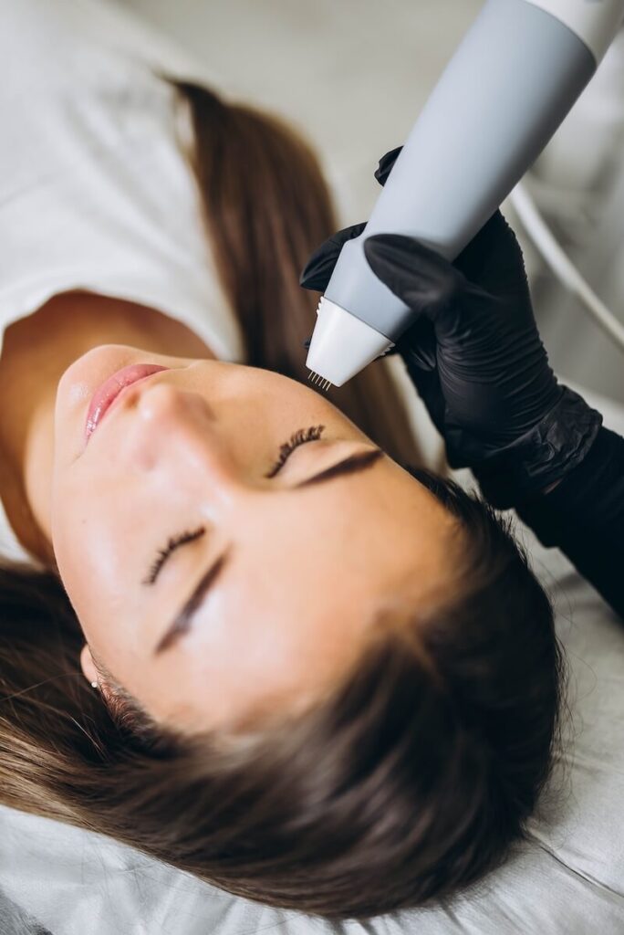 Wyszczuplanie, nawilżanie, modelowanie konturów twarzy | BoyaClinic