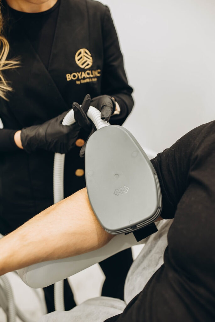 HIFEM+ rzeźbienie ramion | BoyaClinic