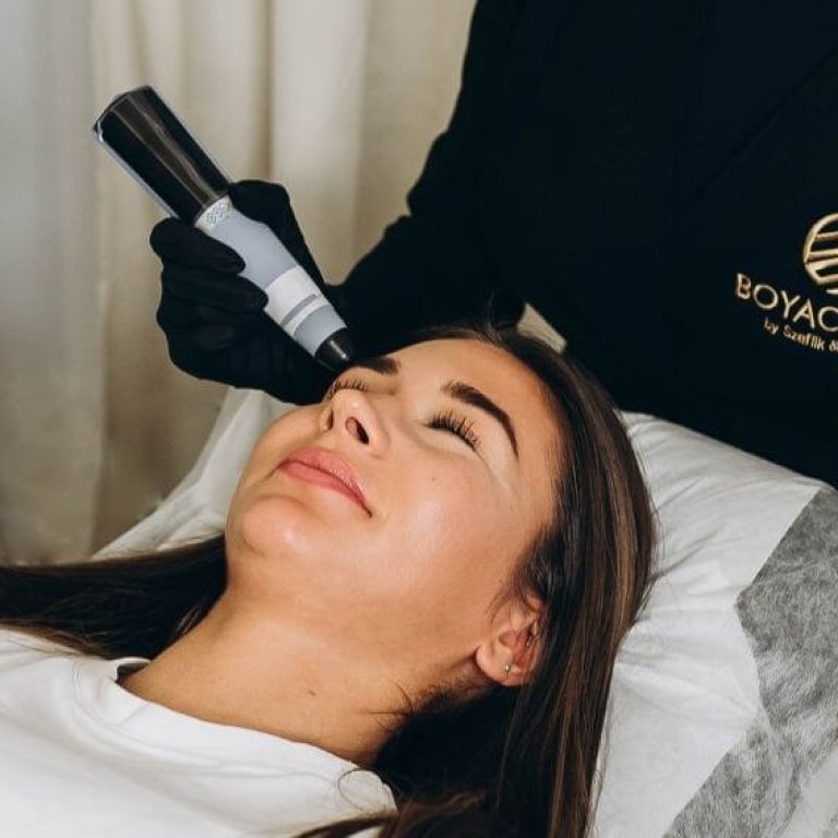 Wyszczuplanie, nawilżanie i modelowanie konturów twarzy |BoyaClinic